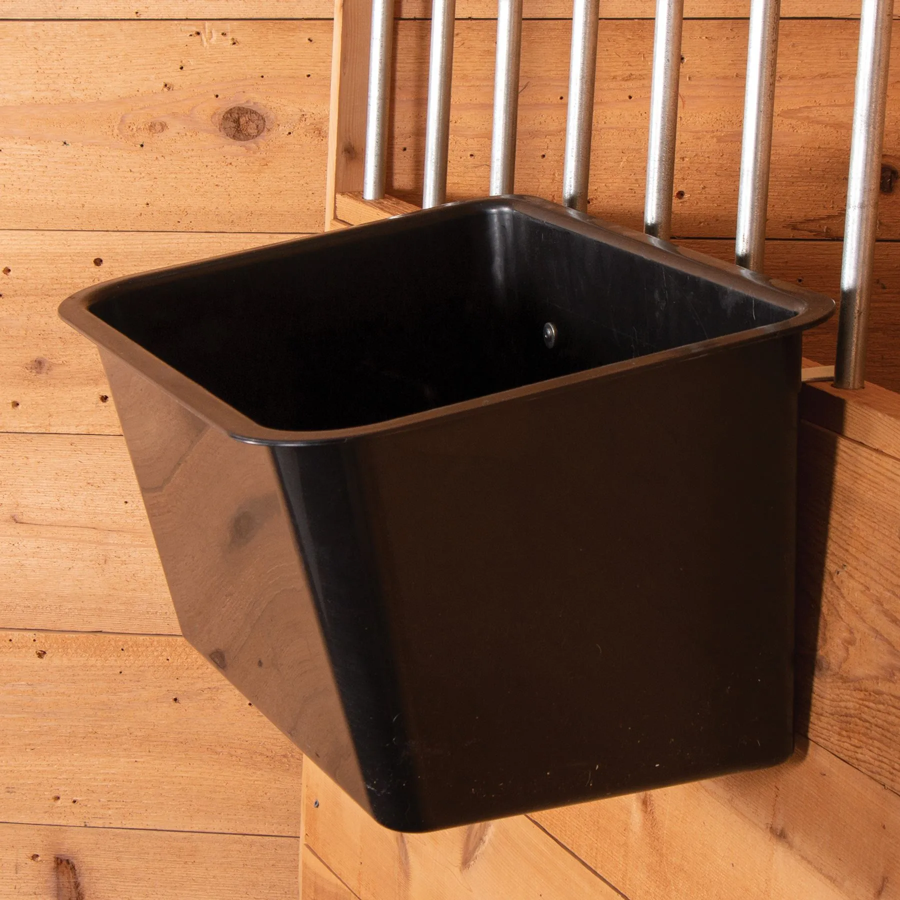 Dura-Tech® Large Hook-Over Feed Bucket - 8 Gallons 2 Dura-Tech® Large Hook-Over Feed Bucket - 8 Gallons - Image 2