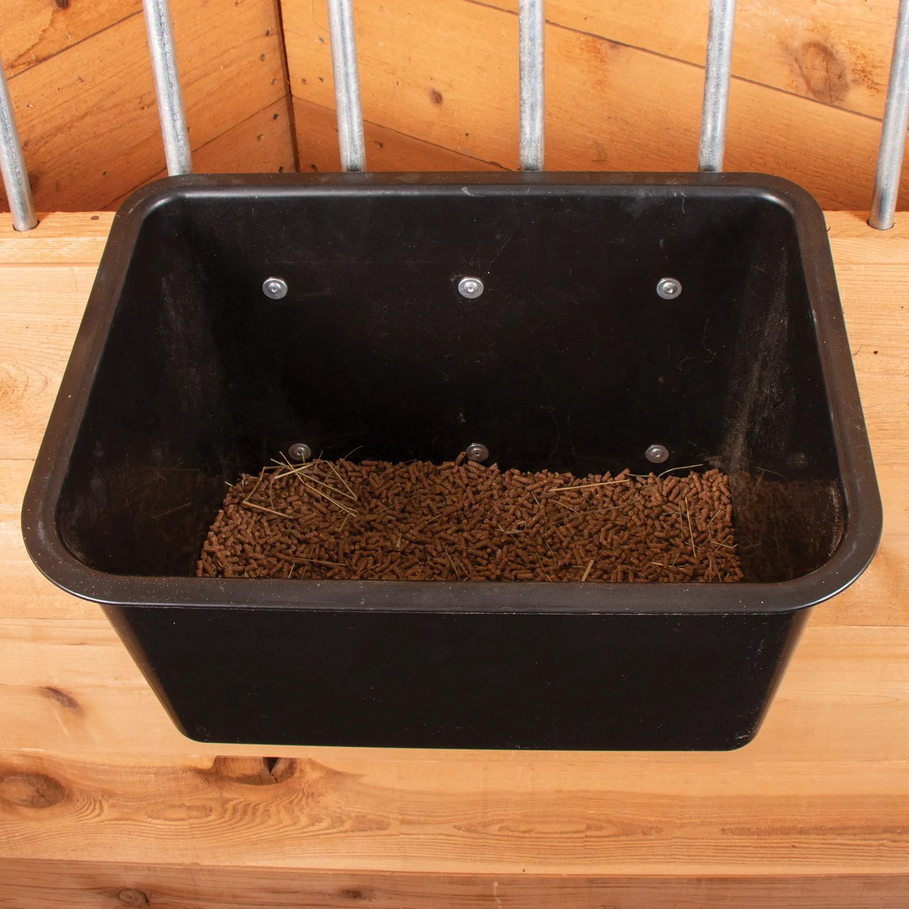 Dura-Tech® Large Hook-Over Feed Bucket - 8 Gallons 3 Dura-Tech® Large Hook-Over Feed Bucket - 8 Gallons - Image 3