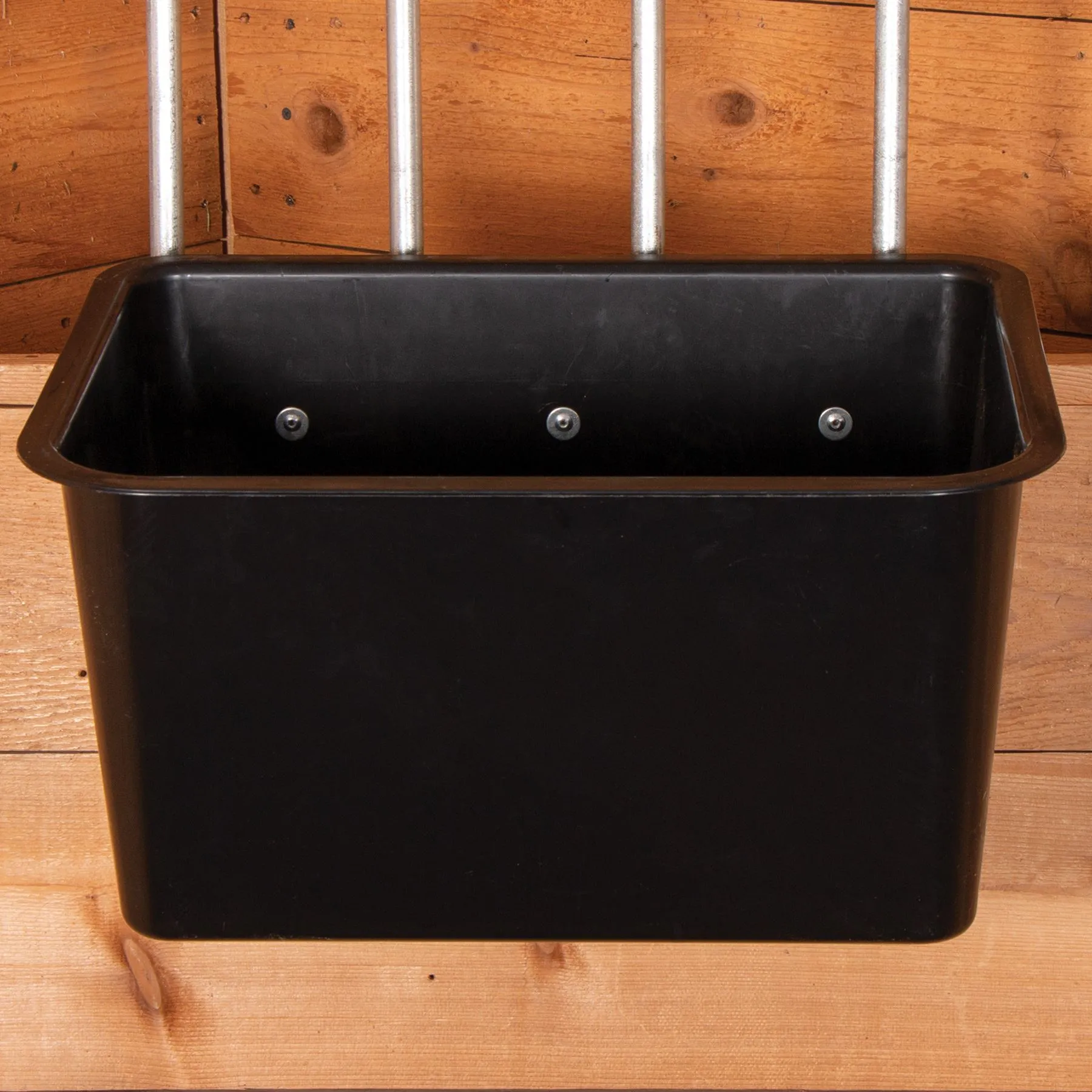 Dura-Tech® Large Hook-Over Feed Bucket - 8 Gallons 4 Dura-Tech® Large Hook-Over Feed Bucket - 8 Gallons - Image 4