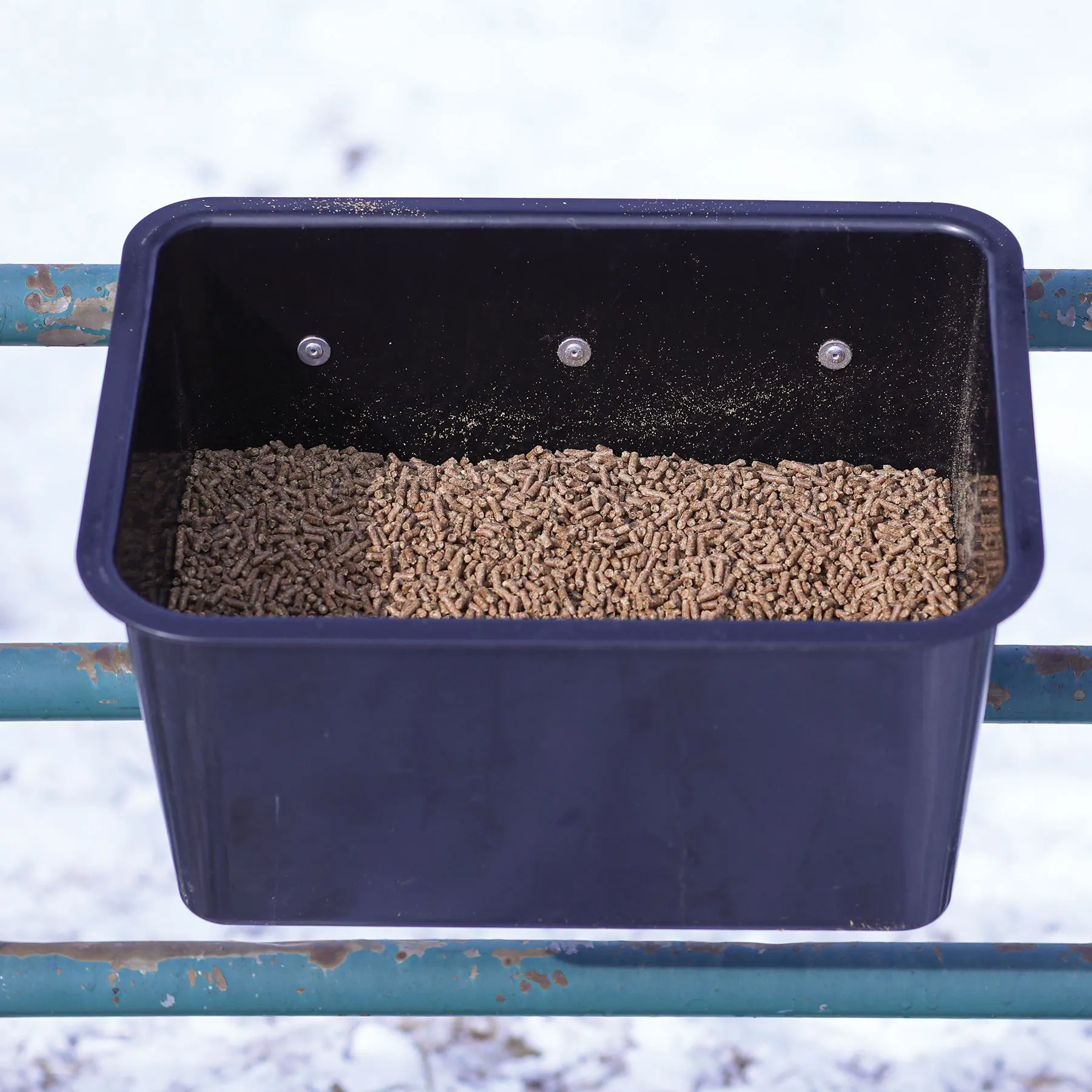 Dura-Tech® Large Hook-Over Feed Bucket - 8 Gallons 12 Dura-Tech® Large Hook-Over Feed Bucket - 8 Gallons - Image 12