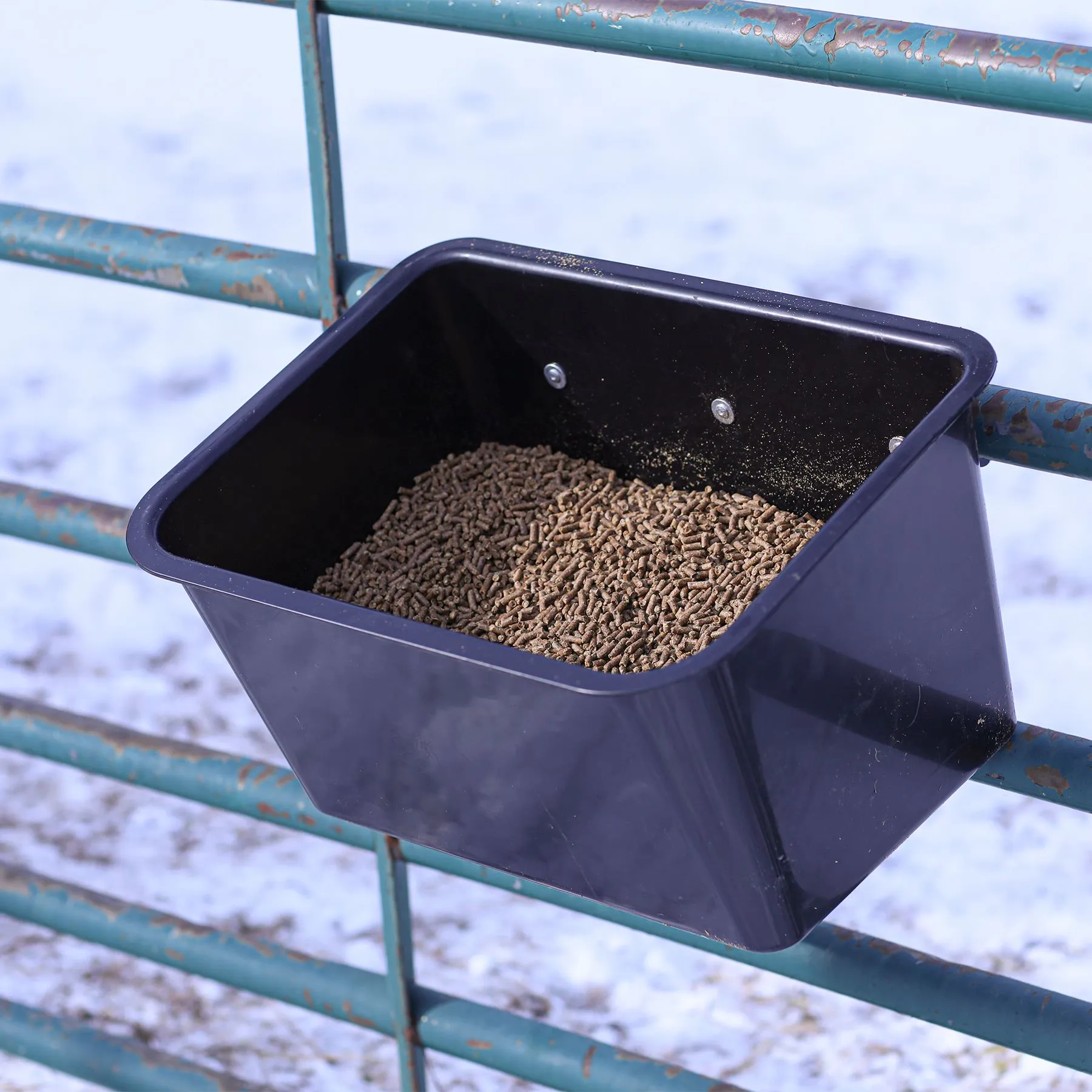 Dura-Tech® Large Hook-Over Feed Bucket - 8 Gallons 13 Dura-Tech® Large Hook-Over Feed Bucket - 8 Gallons - Image 13